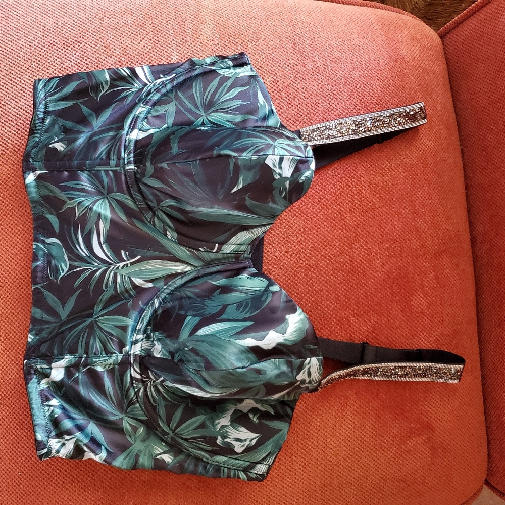 Victoria Secret 38DD bra